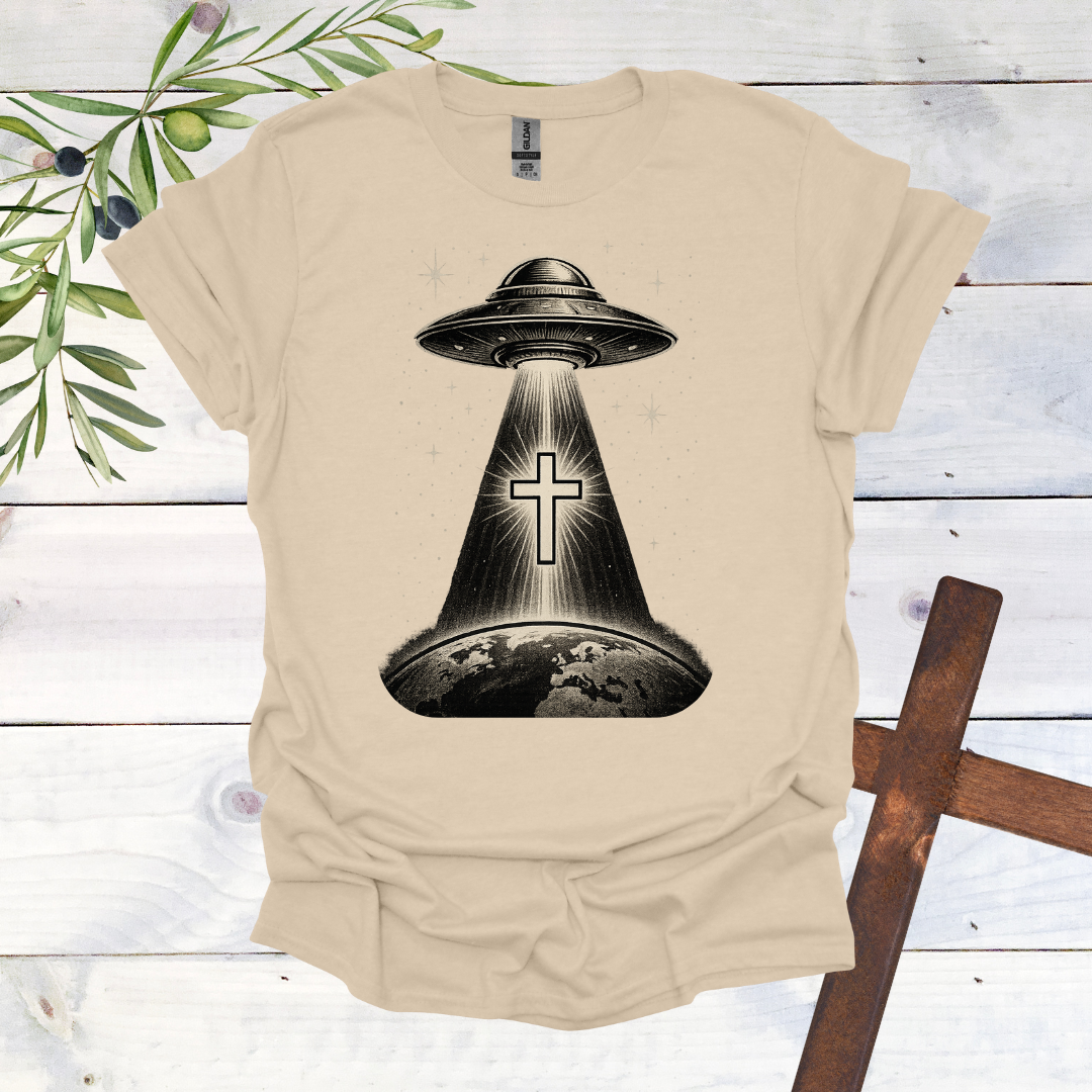Even Aliens Believe in Jesus - T-Shirt