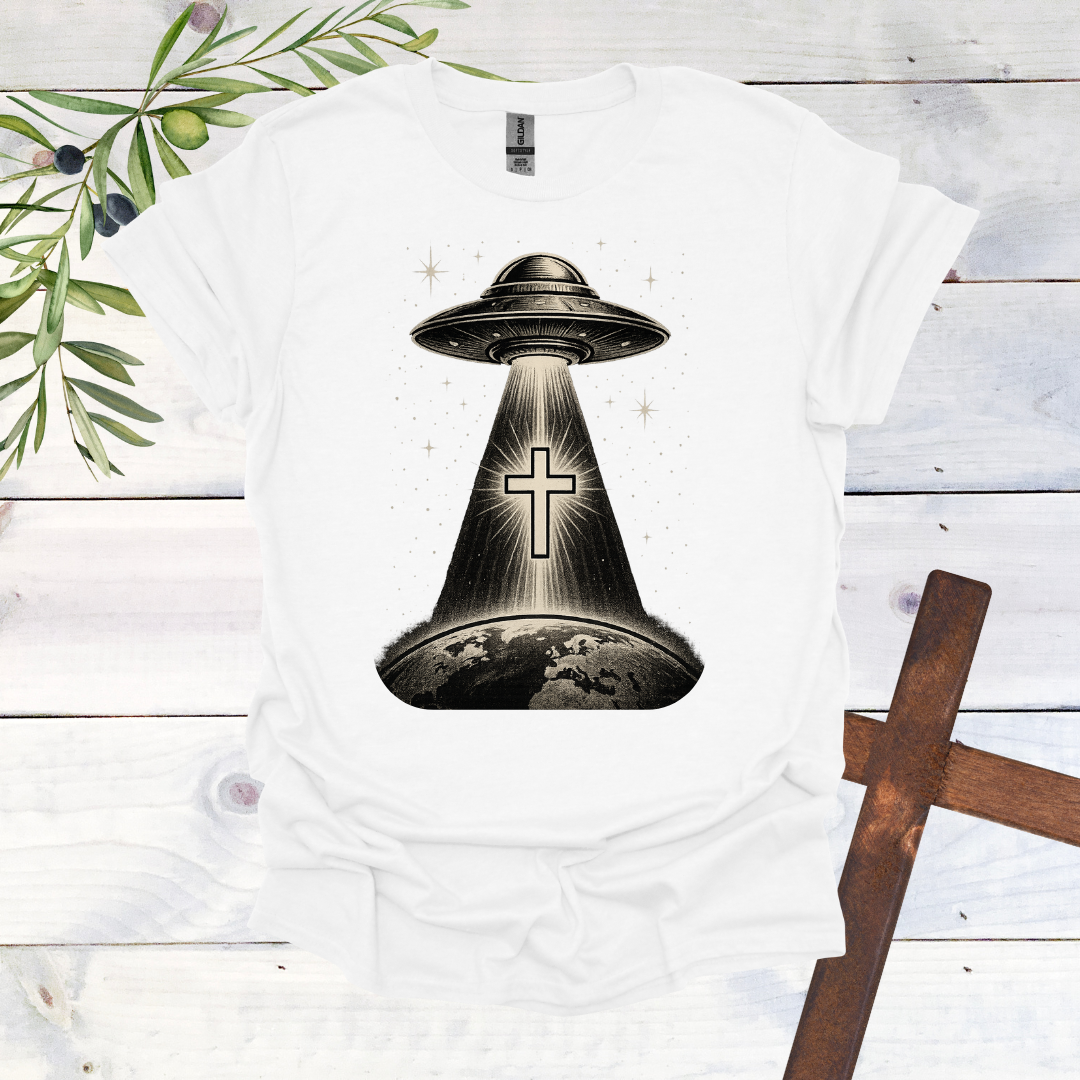 Even Aliens Believe in Jesus - T-Shirt